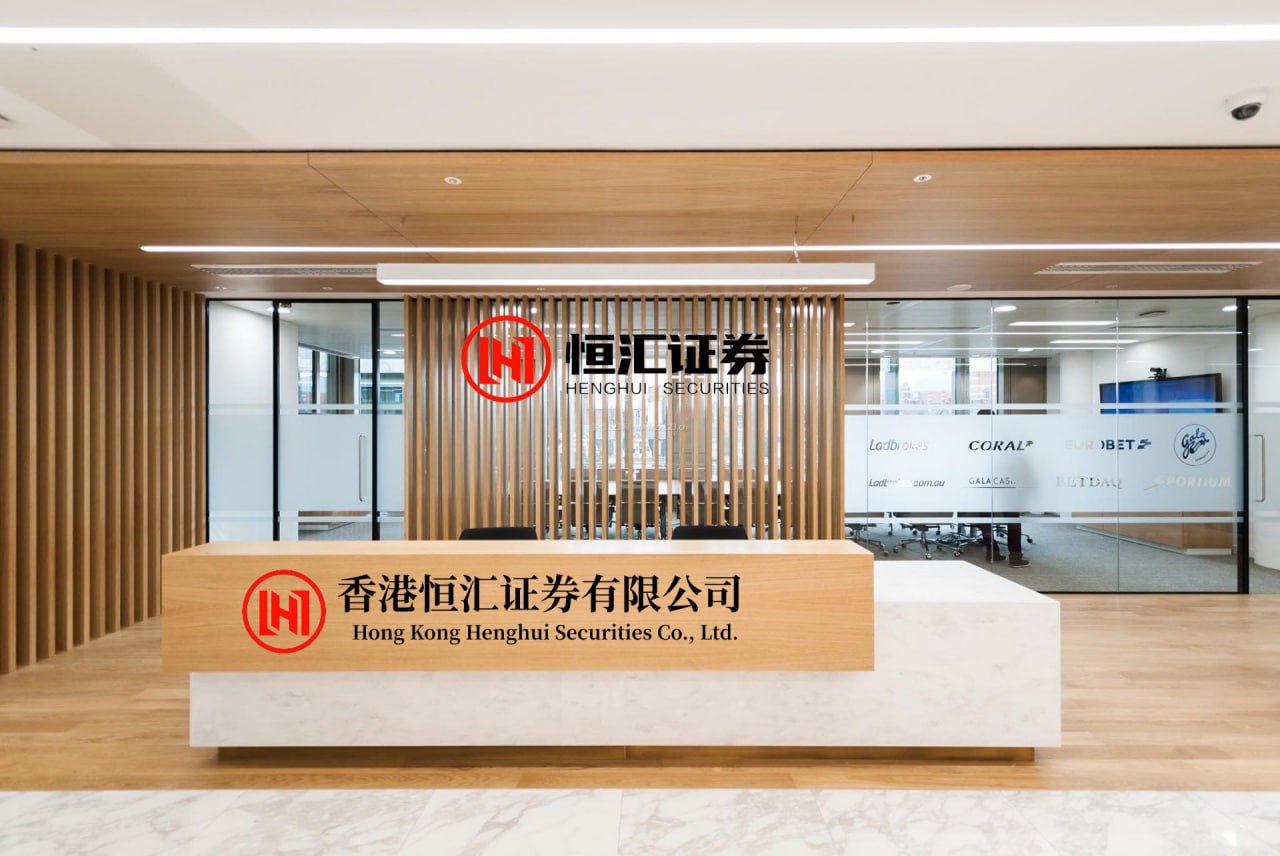 最低配资APP下载 孩子乳糖不耐受怎么办?孩子乳糖不耐受，意味着其体内缺乏足够的乳糖酶来消化奶制品中的乳糖。家长不必过度焦虑，可通过以下方法科学应对：1. 购买专门的无乳糖奶粉、牛奶、酸奶（发酵过程分解了部分乳糖）。 2.不一次性喝太多牛奶，尝试将一份奶分多次饮用，以减轻肠道负担。 3.避免空腹饮奶，将...